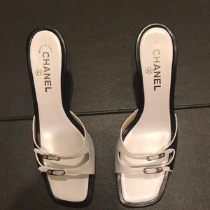 Chanel 4” pumps